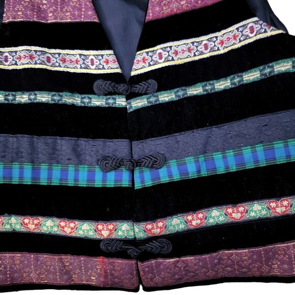 Eagle’s Eye Womens Black Velvet Vest sz M Vintage Ribbon Frog Closure - Picture 3 of 6